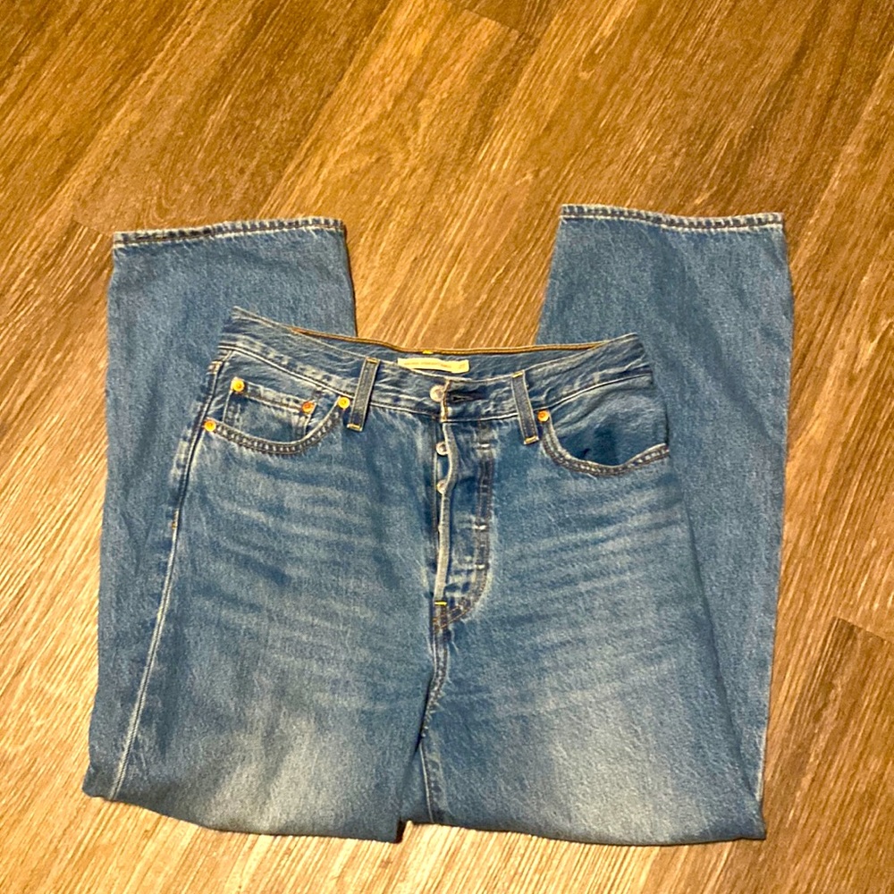 Like new Pair of Ribcage Levi’s size 27. See pics! Ask any questions📸
